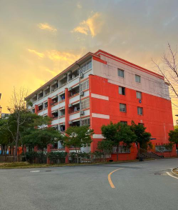 花石乡大湾中心小学阅读区