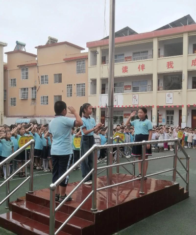 许町镇中心小学阅读区