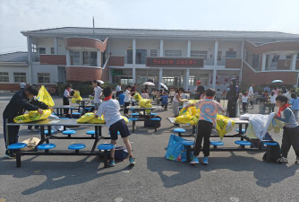 丁桥镇中心小学阅读区