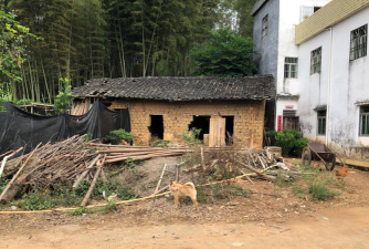 上坪镇热水分校阅读区