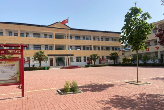 乐平市金鹅山中小学阅读区