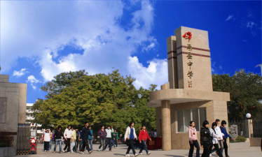 广西南丹县巴平中学阅读区