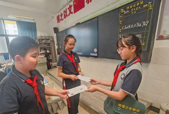 三江镇东庄小学阅读区