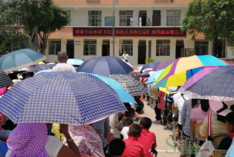 倚象镇中心小学阅读区