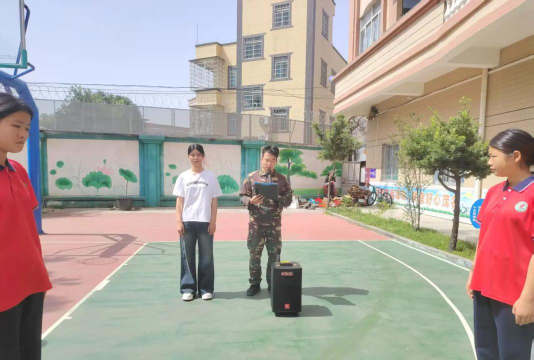 江州区罗白乡中学阅读区