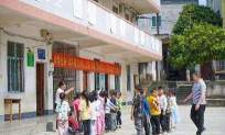 阳西县程村镇中心小学黄什教学点阅读区