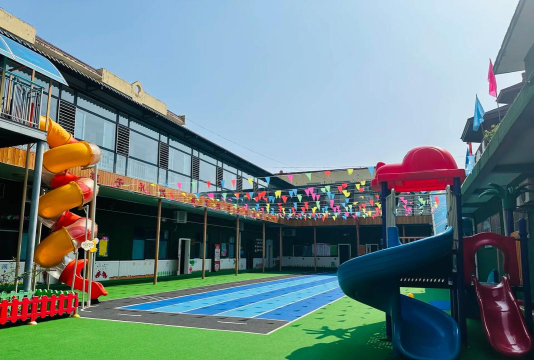 成都金苹果国际幼稚园全托中心阅读区