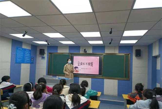 青山镇中心小学阅读区