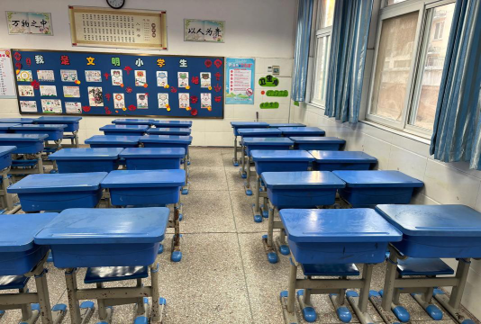 威家中心小学阅读区