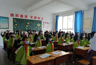 江城县国庆乡中心完小阅读区