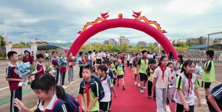 阳西县溪头镇中心小学那湖教学点阅读区
