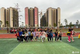 阳春市八甲镇中心小学阅读区