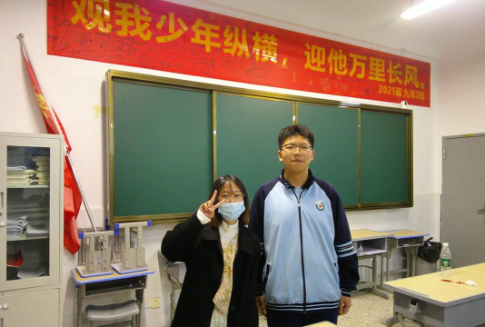 富阳市渔山乡中心学校中学部阅读区