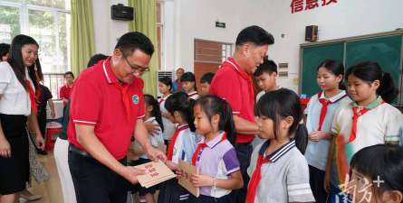 阳江高新技术产业开发区平冈镇洋边小学阅读区