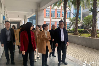 庵埠镇官里小学阅读区