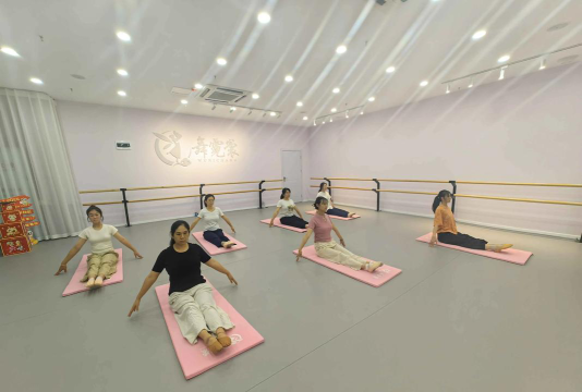 肇庆市端州区舞霓裳舞蹈培训中心有限公司阅读区