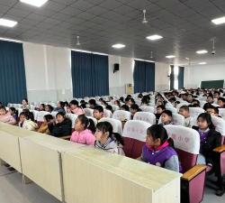 铺集小学阅读区