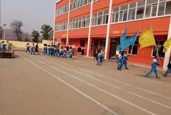 即墨市龙山办事处葛村小学阅读区