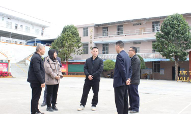 阳春市河口镇中心小学下双分校阅读区