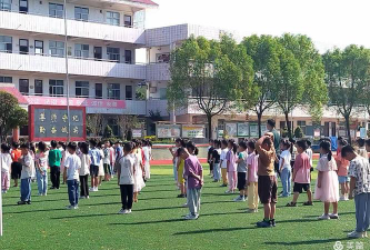 浮山镇中心小学阅读区