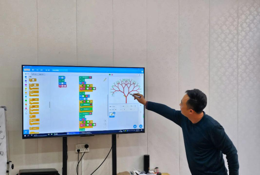 陇西县创想童年艺术培训学校有限责任公司阅读区