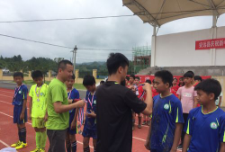 重石中心小学阅读区