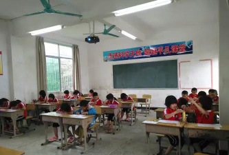 阳山县江英马坪教学点阅读区
