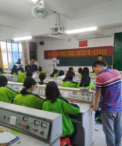 阳山县江英新鱼坑教学点阅读区