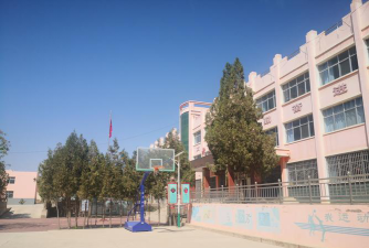 昆仑镇聂村小学阅读区