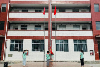 兴国县潋江明德小学阅读区