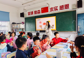 江背中心小学阅读区