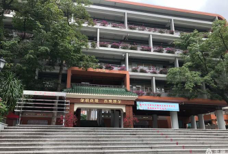 梅云奎地小学阅读区