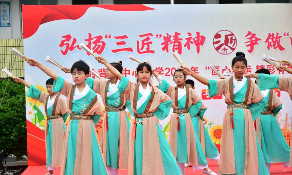 岭背小学阅读区