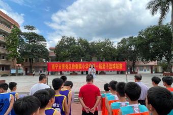 南宁市伶俐镇中心学校阅读区