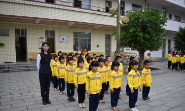 新丰县育才艺术幼儿园阅读区