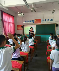 荆四小学阅读区
