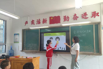 耿马县勐简乡中心完小阅读区