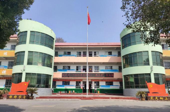 于城镇初级中学阅读区