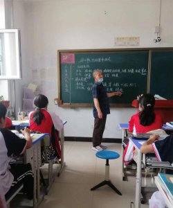 扶余县更新乡中学阅读区