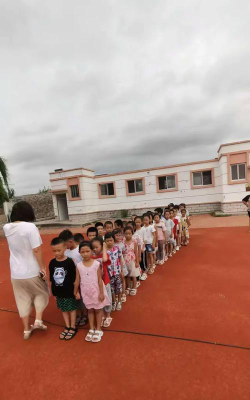 万第镇中心小学阅读区