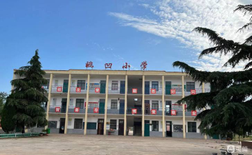 曲溪镇龙砂小学阅读区