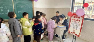 临川大岗镇中心小学阅读区