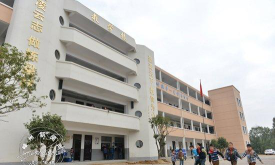 三界镇蒋镇学校阅读区