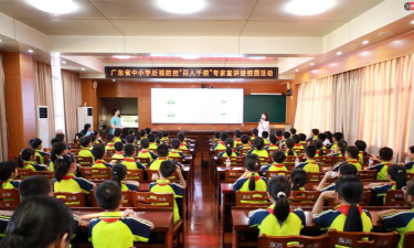 河婆街道东风小学阅读区