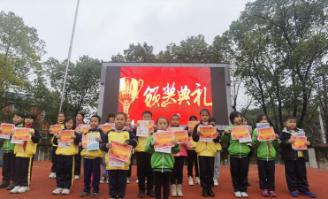 上饶县茶亭中心小学阅读区