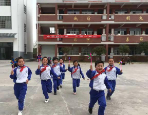 上饶县大地中心小学阅读区