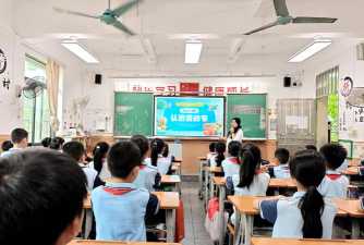 东莞市万江第一小学阅读区