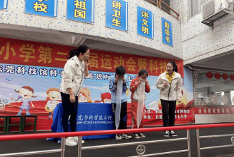 东莞市万江第七小学阅读区