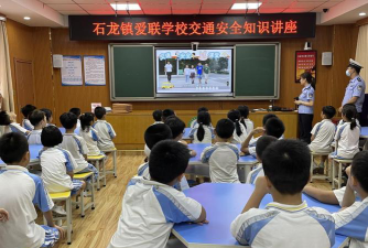 东莞市石龙镇爱联学校阅读区