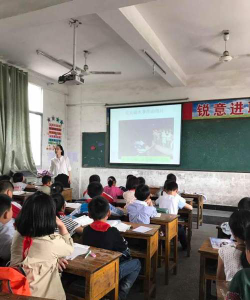 江西上饶铅山汪二镇中心小学阅读区